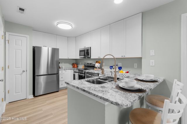 4109 Breezewood Drive Apt 104, Wilmington, NC 28412