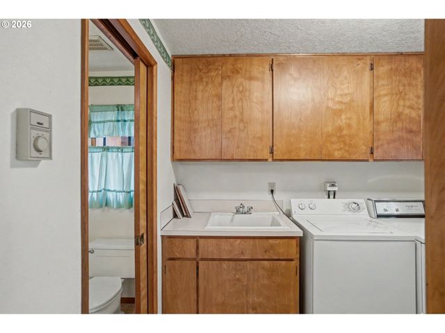 6683 INDIAN SPRINGS Rd Ne, Scotts Mills, OR 97375