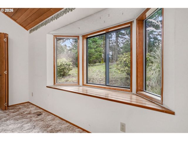 6683 INDIAN SPRINGS Rd Ne, Scotts Mills, OR 97375