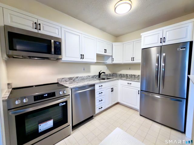 64 Oxbow Drive C2, Glastonbury, CT 06033