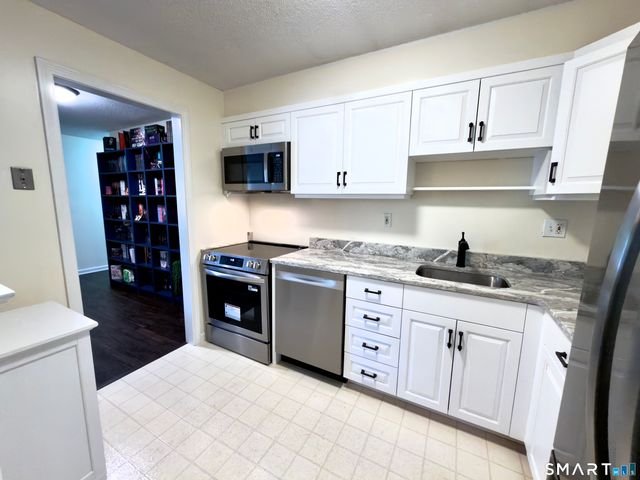 64 Oxbow Drive C2, Glastonbury, CT 06033