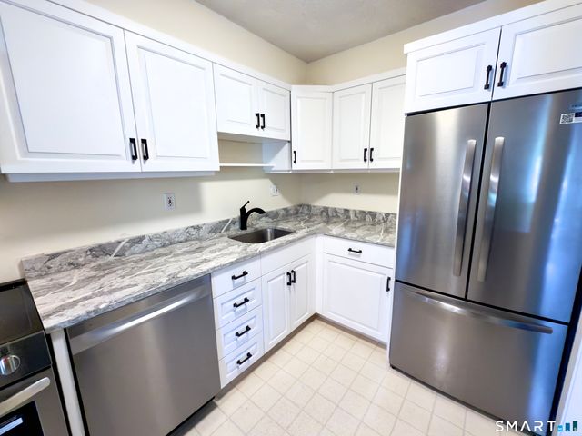 64 Oxbow Drive C2, Glastonbury, CT 06033