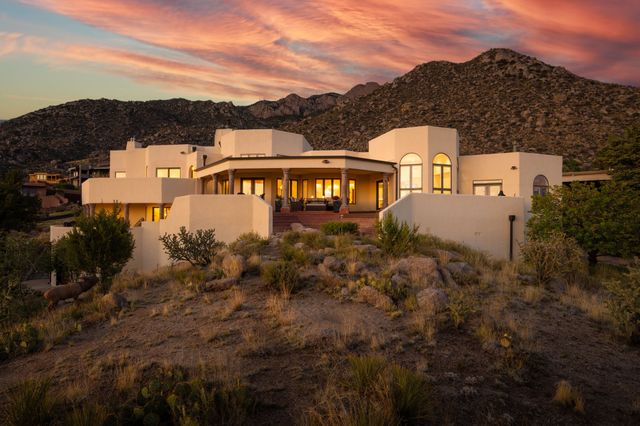 2 Sandia Heights, Albuquerque, NM 87122