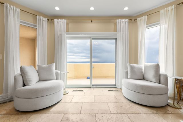 2 Sandia Heights, Albuquerque, NM 87122