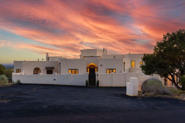 2 Sandia Heights, Albuquerque, NM 87122