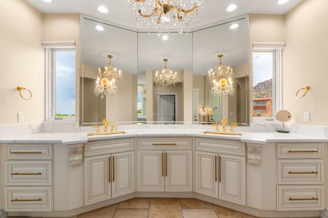 2 Sandia Heights, Albuquerque, NM 87122