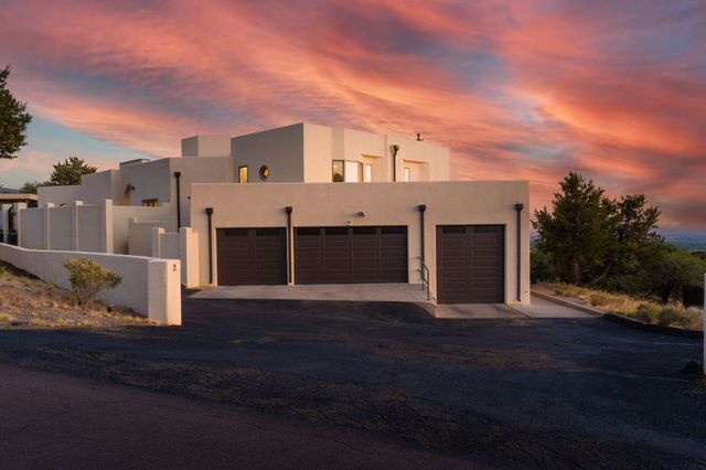 2 Sandia Heights, Albuquerque, NM 87122