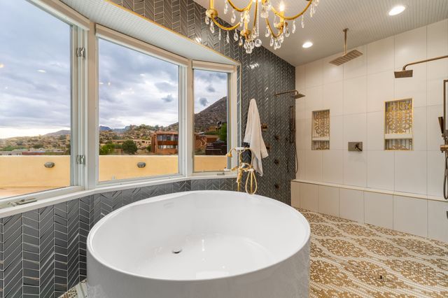 2 Sandia Heights, Albuquerque, NM 87122