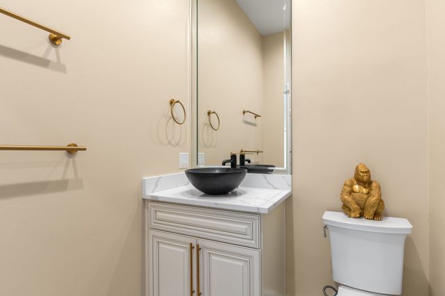 2 Sandia Heights, Albuquerque, NM 87122