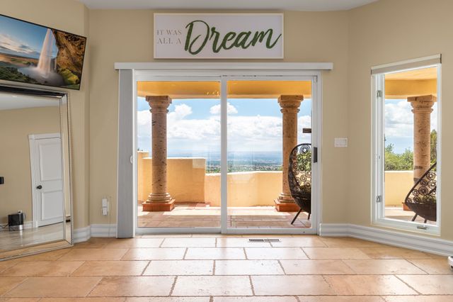 2 Sandia Heights, Albuquerque, NM 87122