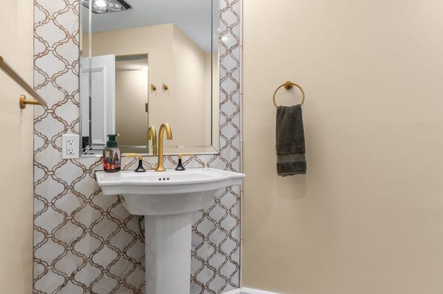 2 Sandia Heights, Albuquerque, NM 87122