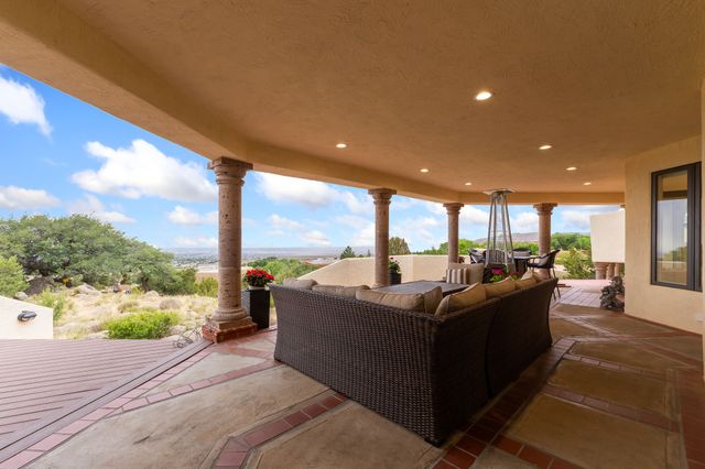 2 Sandia Heights, Albuquerque, NM 87122