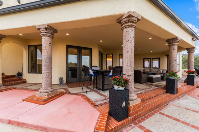 2 Sandia Heights, Albuquerque, NM 87122