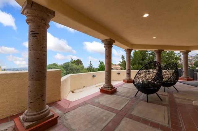 2 Sandia Heights, Albuquerque, NM 87122