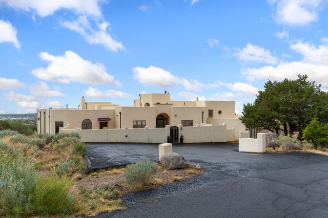2 Sandia Heights, Albuquerque, NM 87122