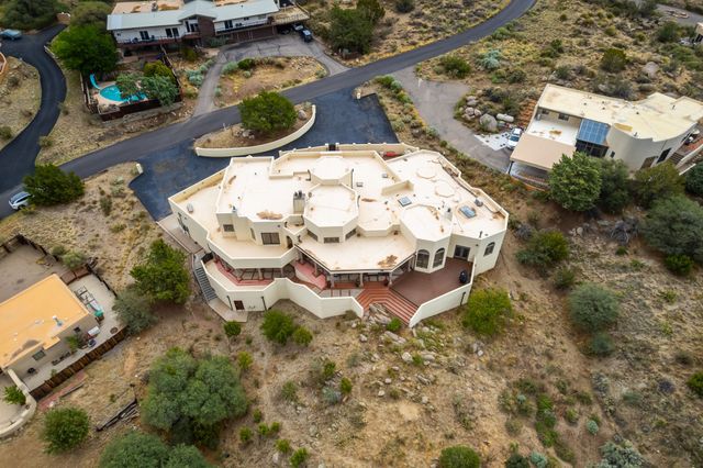 2 Sandia Heights, Albuquerque, NM 87122