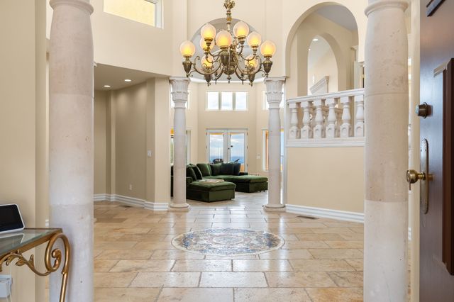 2 Sandia Heights, Albuquerque, NM 87122