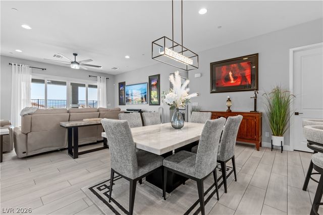 80 Tatahatso Point Street, Henderson, NV 89011