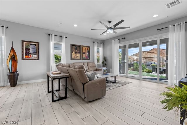 80 Tatahatso Point Street, Henderson, NV 89011