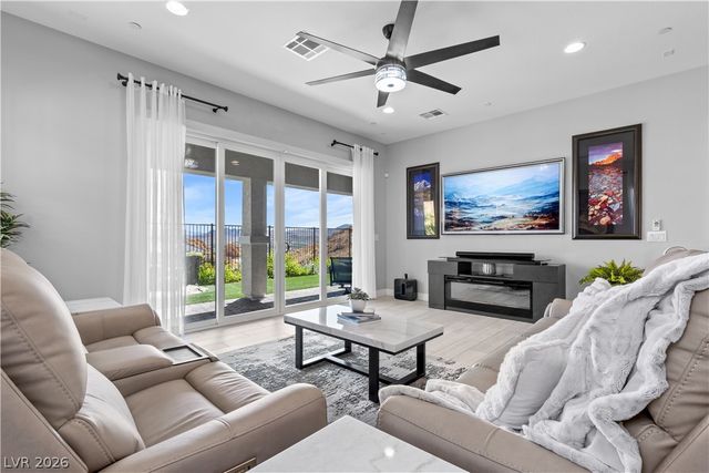 80 Tatahatso Point Street, Henderson, NV 89011