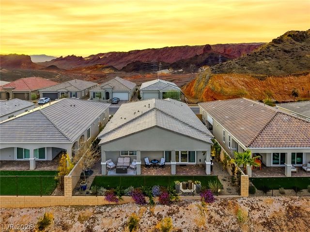 80 Tatahatso Point Street, Henderson, NV 89011