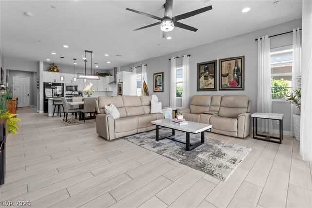 80 Tatahatso Point Street, Henderson, NV 89011