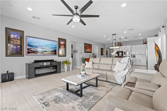 80 Tatahatso Point Street, Henderson, NV 89011