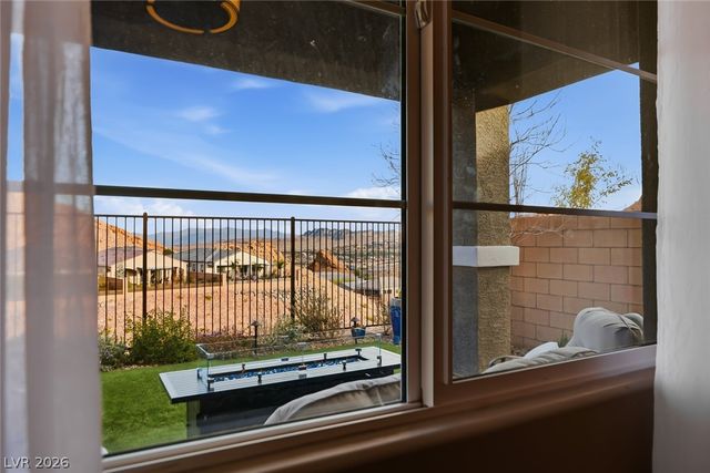 80 Tatahatso Point Street, Henderson, NV 89011
