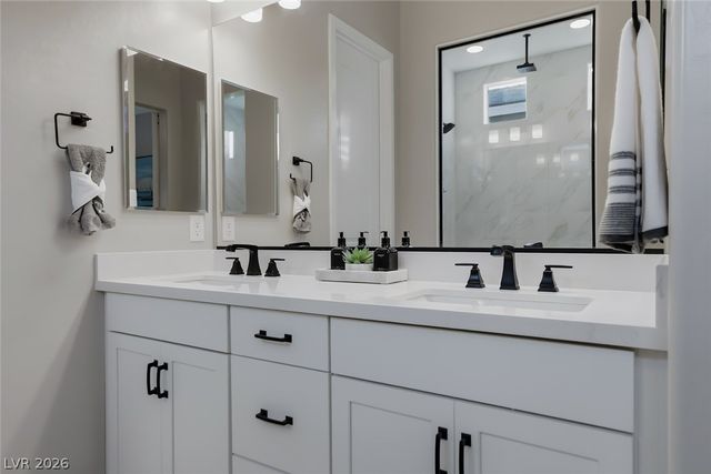 80 Tatahatso Point Street, Henderson, NV 89011