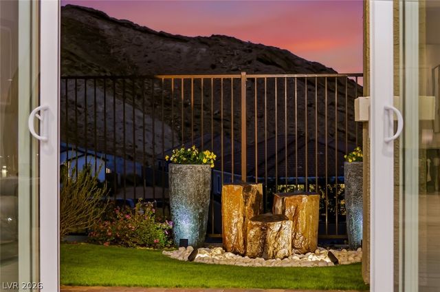 80 Tatahatso Point Street, Henderson, NV 89011