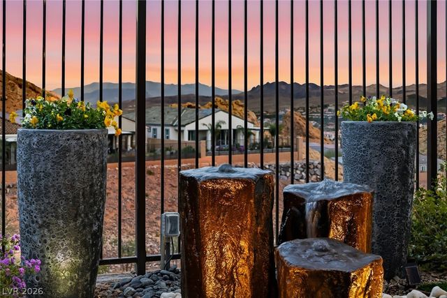 80 Tatahatso Point Street, Henderson, NV 89011
