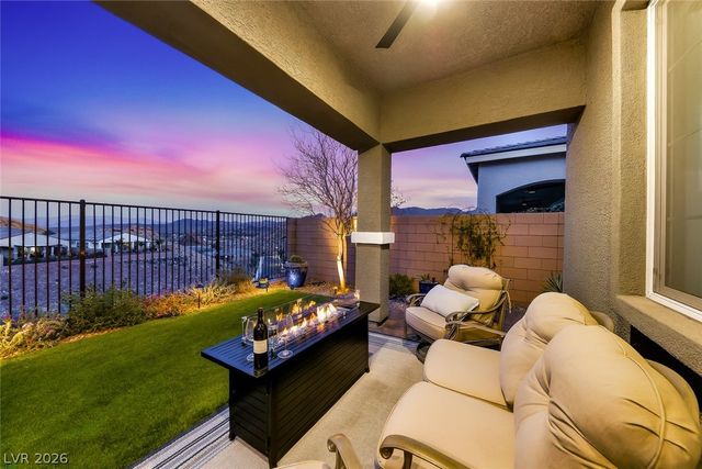 80 Tatahatso Point Street, Henderson, NV 89011