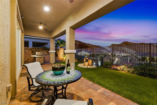 80 Tatahatso Point Street, Henderson, NV 89011