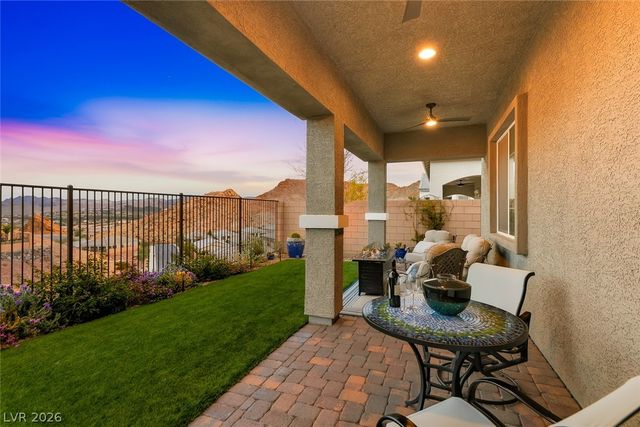 80 Tatahatso Point Street, Henderson, NV 89011