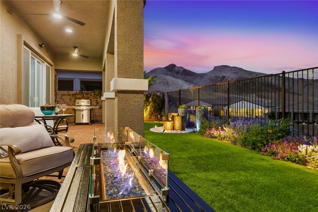 80 Tatahatso Point Street, Henderson, NV 89011
