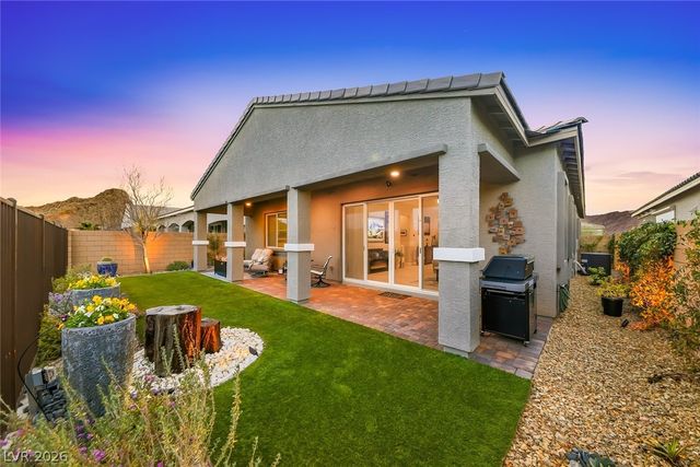 80 Tatahatso Point Street, Henderson, NV 89011
