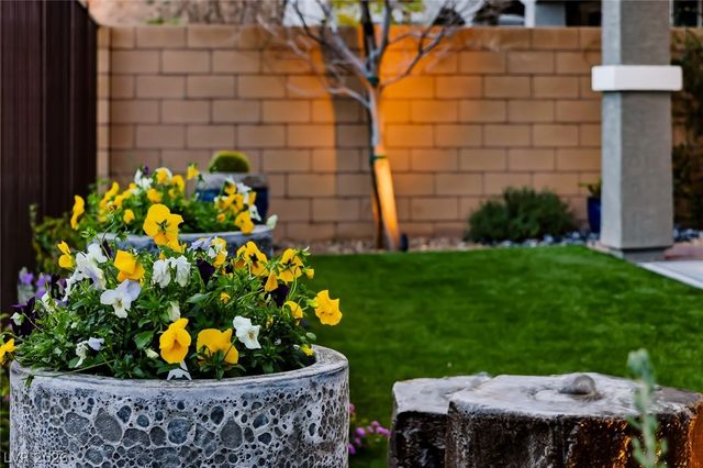 80 Tatahatso Point Street, Henderson, NV 89011