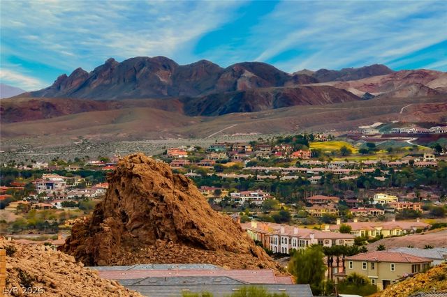 80 Tatahatso Point Street, Henderson, NV 89011
