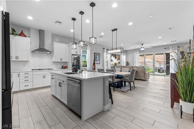 80 Tatahatso Point Street, Henderson, NV 89011