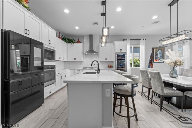 80 Tatahatso Point Street, Henderson, NV 89011