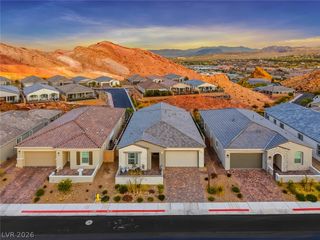 80 Tatahatso Point Street, Henderson, NV 89011