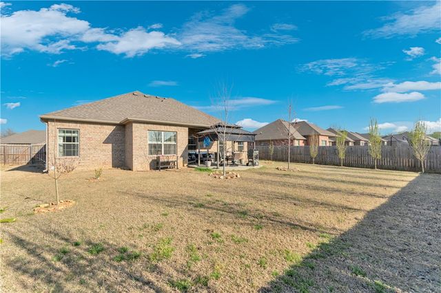 5605 Sapphire Drive, Springdale, AR 72764