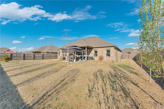 5605 Sapphire Drive, Springdale, AR 72764