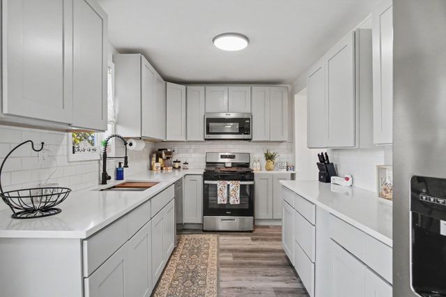 8670 Sparta Avenue NW, Sparta, MI 49345