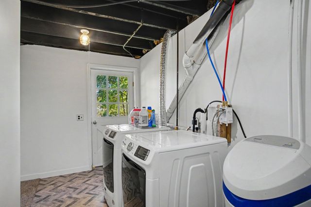 8670 Sparta Avenue NW, Sparta, MI 49345