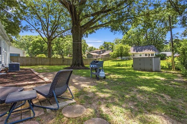 6101 W 76th Street, Prairie Village, KS 66208