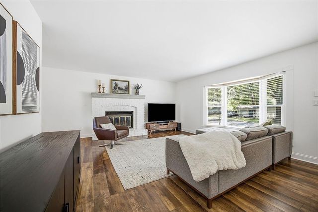 6101 W 76th Street, Prairie Village, KS 66208