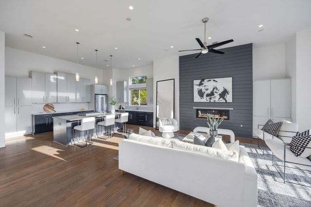 7327 Shadyvilla Pointe Drive, Houston, TX 77055