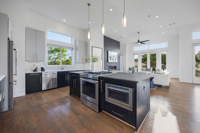 7327 Shadyvilla Pointe Drive, Houston, TX 77055