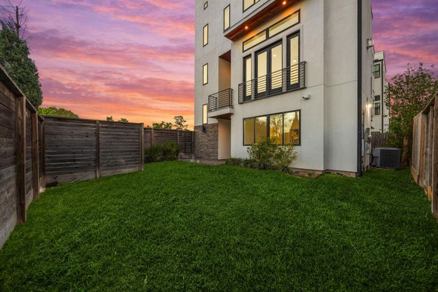 7327 Shadyvilla Pointe Drive, Houston, TX 77055